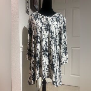 LOGO by Lori Goldstein Abstract Black and White Women's Top